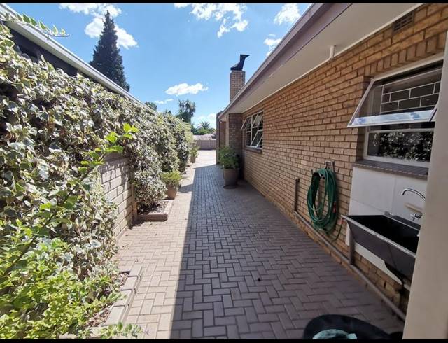 4 BEDROOM HOUSE FOR SALE IN VANDERBIJLPARK SE 3